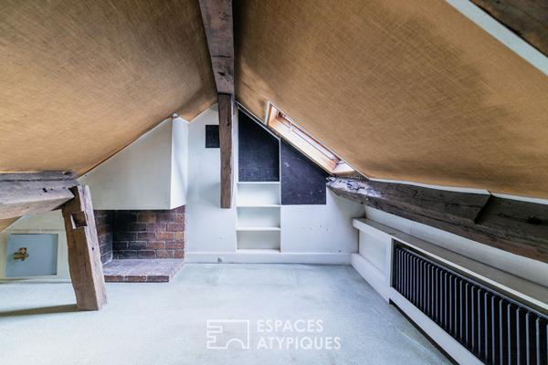 Appartement avec terrasse à réinventer au coeur du marais historique