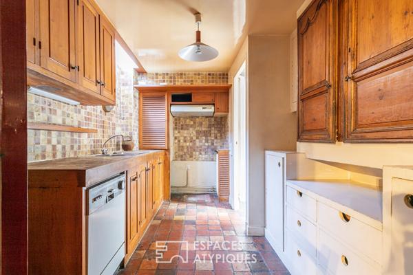Appartement avec terrasse à réinventer au coeur du marais historique