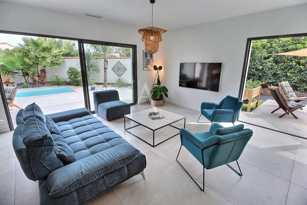 VILLA CONTEMPORAINE DE 150 M² DE TYPE F4 AVEC PISCINE SUR TERRAIN DE 530 M²