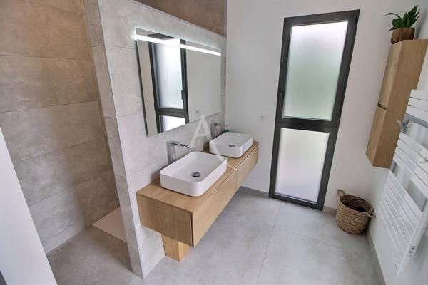 VILLA CONTEMPORAINE DE 150 M² DE TYPE F4 AVEC PISCINE SUR TERRAIN DE 530 M²