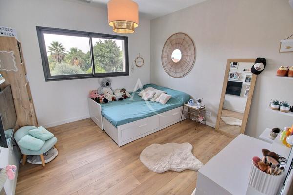 VILLA CONTEMPORAINE DE 150 M² DE TYPE F4 AVEC PISCINE SUR TERRAIN DE 530 M²