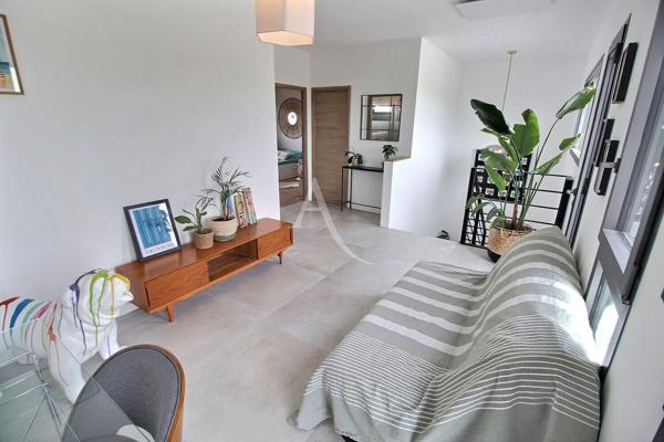 VILLA CONTEMPORAINE DE 150 M² DE TYPE F4 AVEC PISCINE SUR TERRAIN DE 530 M²