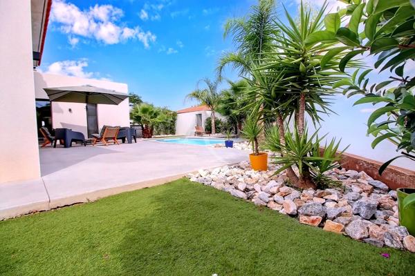 VILLA CONTEMPORAINE DE 150 M² DE TYPE F4 AVEC PISCINE SUR TERRAIN DE 530 M²