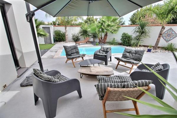 VILLA CONTEMPORAINE DE 150 M² DE TYPE F4 AVEC PISCINE SUR TERRAIN DE 530 M²
