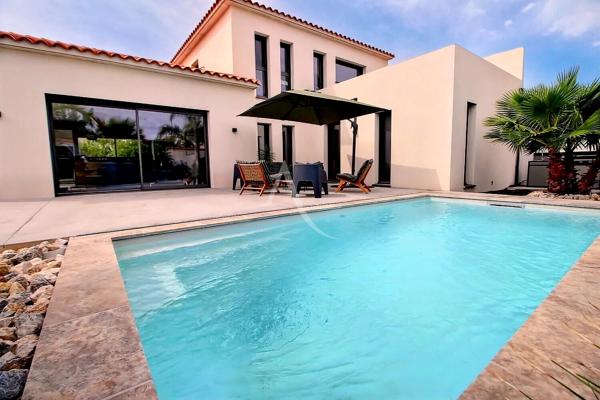 VILLA CONTEMPORAINE DE 150 M² DE TYPE F4 AVEC PISCINE SUR TERRAIN DE 530 M²