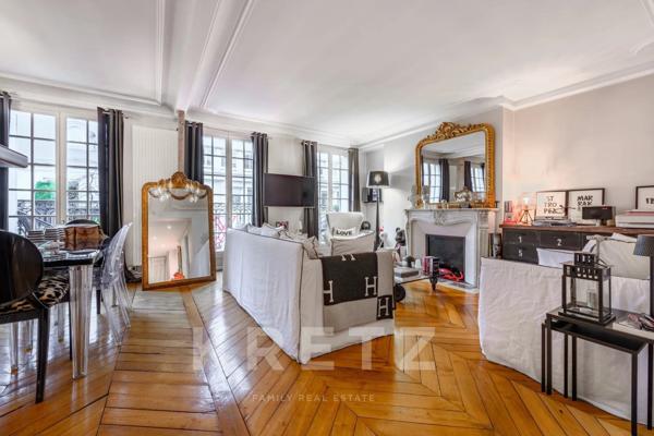 Paris 8e – Dernier étage avec balcon filant - Traversant - Lumineux - Calme
