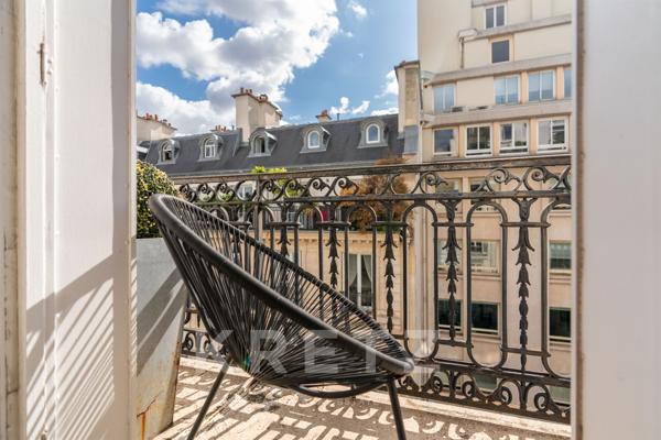 Paris 8e – Dernier étage avec balcon filant - Traversant - Lumineux - Calme
