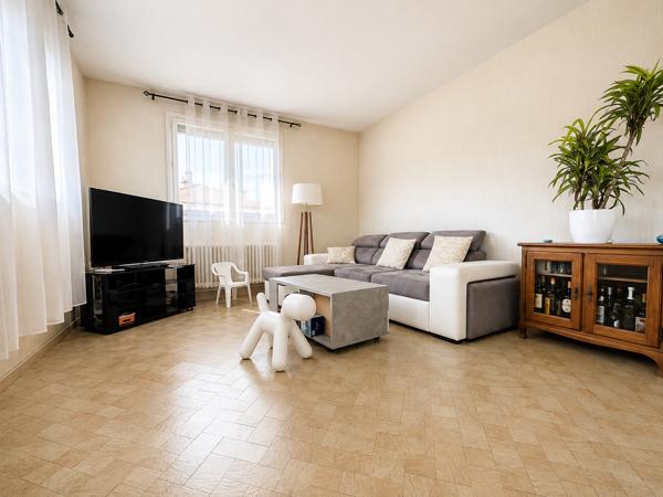 Charmante maison familiale avec jardin arboré, balcon et 5 chambres - beaux volumes et multiples possibilités. - Aubière