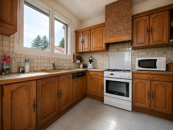 Charmante maison familiale avec jardin arboré, balcon et 5 chambres - beaux volumes et multiples possibilités. - Aubière