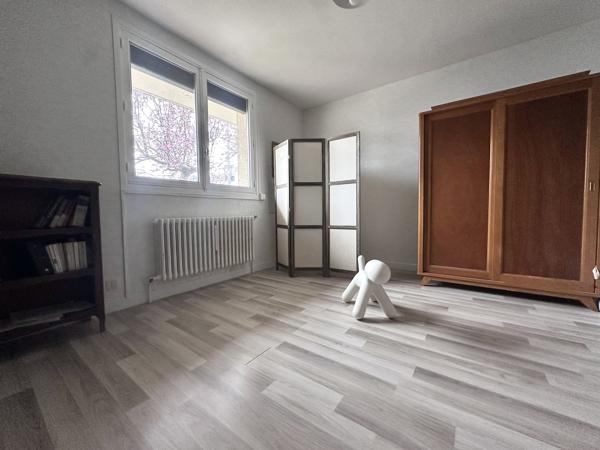 Charmante maison familiale avec jardin arboré, balcon et 5 chambres - beaux volumes et multiples possibilités. - Aubière