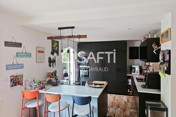 Villa 178 m², Calme, commodités, Piscine naturelle