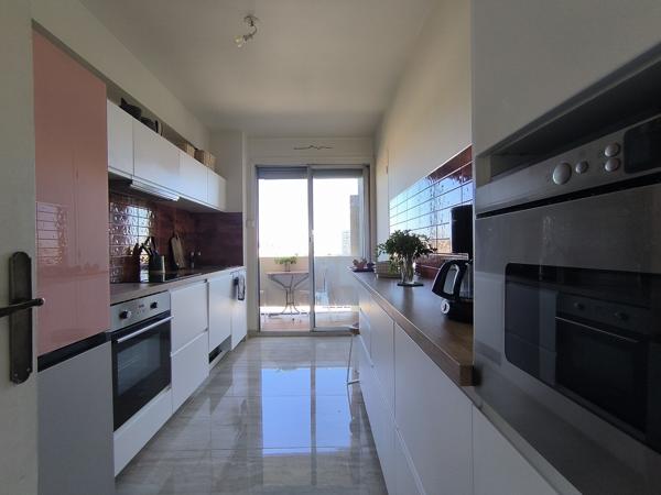 Appartement
         3 pièces
        - 72 m² Bien prestige 429 000 € *