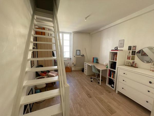 Appartement entièrement rénové en coeur de ville de type 3 avec chambre duplex 88.74 m2