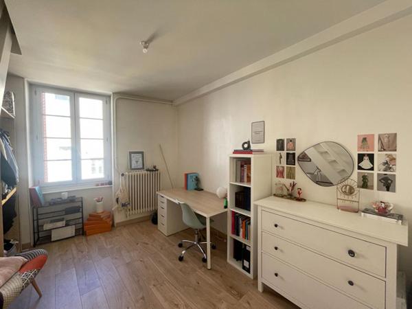 Appartement entièrement rénové en coeur de ville de type 3 avec chambre duplex 88.74 m2