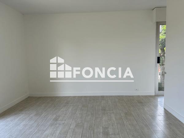 Location Studio 33.37 m² - 30 AVENUE DE BOURGES Gien 45500