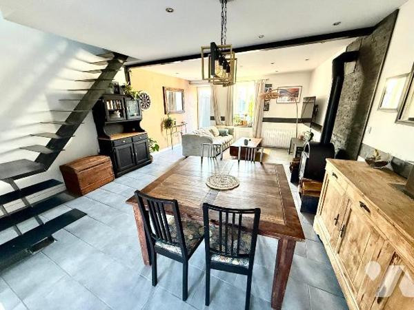 Maison en pierre / SAINT-MELOIR-DES-ONDES

Située dans le hameau des Portes Rouges, vous sere...