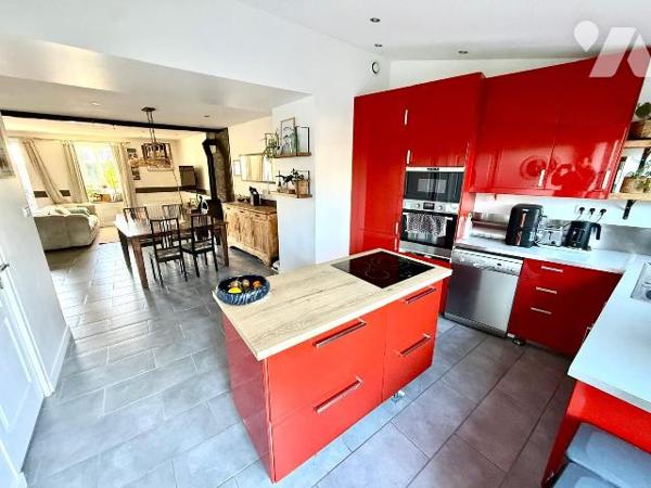 Maison en pierre / SAINT-MELOIR-DES-ONDES

Située dans le hameau des Portes Rouges, vous sere...