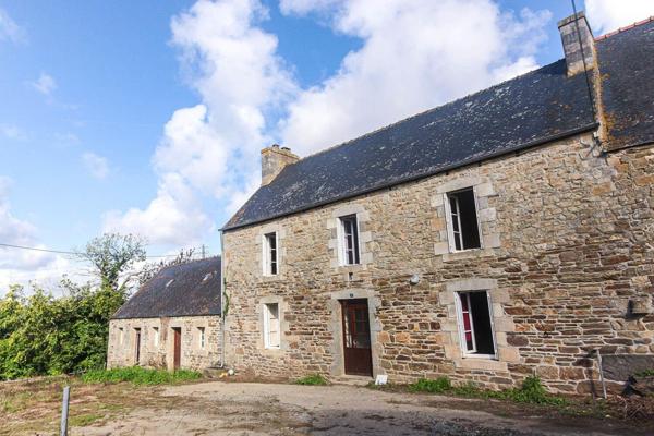 Maison en pierres au calme avec dépendances à rénover