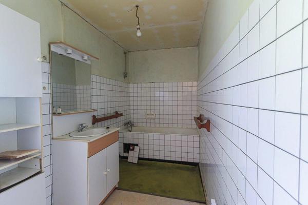 Maison en pierres au calme avec dépendances à rénover