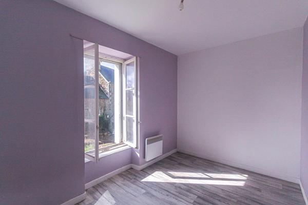 Maison en pierres au calme avec dépendances à rénover