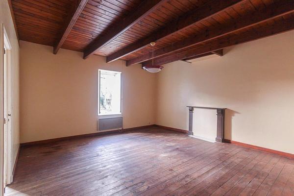 Maison en pierres au calme avec dépendances à rénover