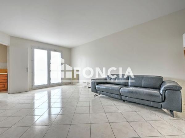 Location Appartement 3 pièces 62.2 m² - 1 BIS A 15 RUE DE BRUXELLES Elancourt 78990