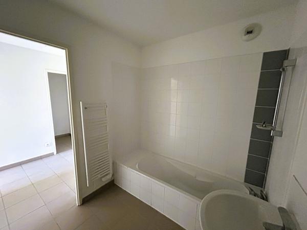 Perpignan Sud, secteur recherché de Porte d'Espagne, appartement 4 pièces 71 m² en très bon état avec 2 places de parking