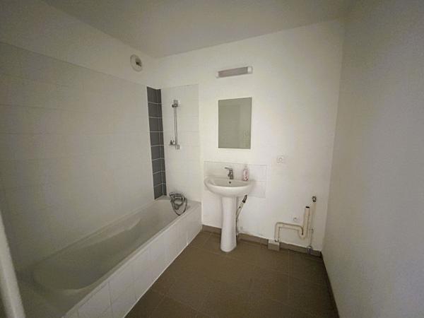 Perpignan Sud, secteur recherché de Porte d'Espagne, appartement 4 pièces 71 m² en très bon état avec 2 places de parking
