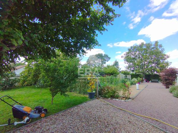 VILLA AVEC PISCINE COUVERTE - SECTEUR RÉSIDENTIEL EST