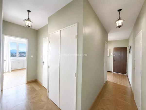 Vente                                                      Appartement
                        
                     5 pièces                      78 m2                     à Cognin