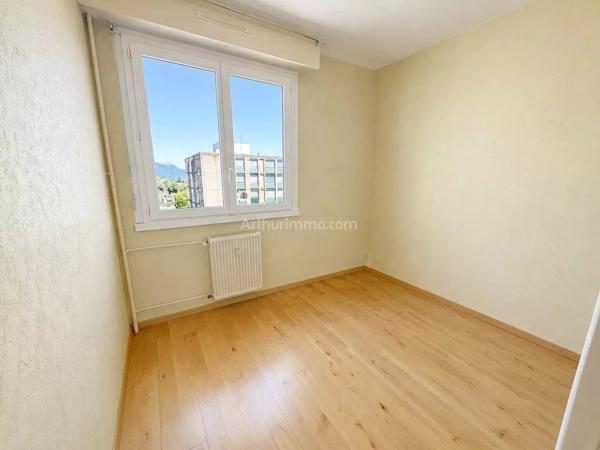 Vente                                                      Appartement
                        
                     5 pièces                      78 m2                     à Cognin