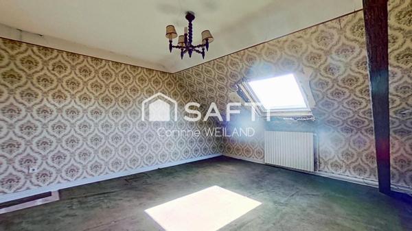 Maison de Maître de: 185 m², terrain de 857 m²,  6 chambres, 2 garages, sous-sol complet