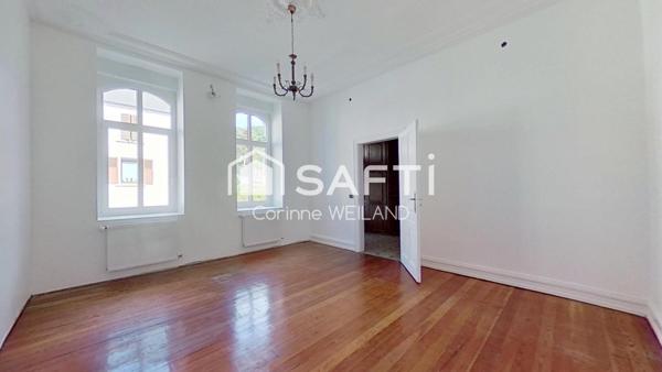 Maison de Maître de: 185 m², terrain de 857 m²,  6 chambres, 2 garages, sous-sol complet