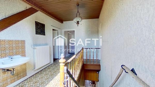 Maison de Maître de: 185 m², terrain de 857 m²,  6 chambres, 2 garages, sous-sol complet