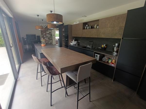 Grande maison sur plus de 3500m² de terrain