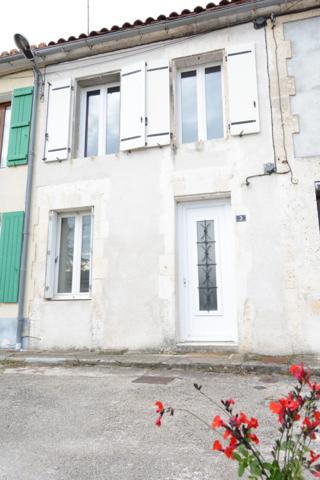 Maison de ville à vendre MAGNAC SUR TOUVRE (16)