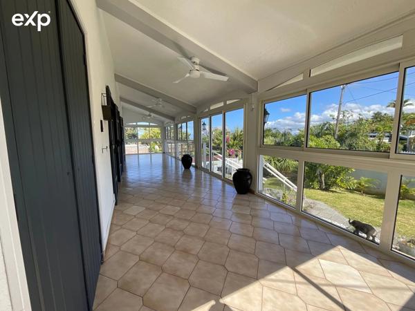 Maison familiale de 8 pièces avec piscine au centre ville du Tampon