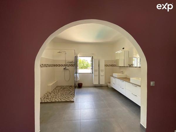 Maison familiale de 8 pièces avec piscine au centre ville du Tampon