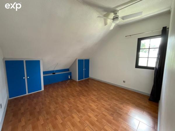 Maison familiale de 8 pièces avec piscine au centre ville du Tampon