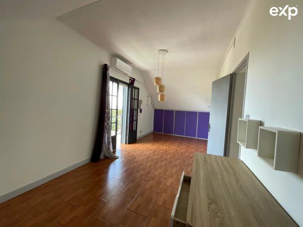 Maison familiale de 8 pièces avec piscine au centre ville du Tampon