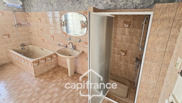 A vendre Maison en pierre de 9 pièces avec dépendances sur terrain de 2000 m² (71100)