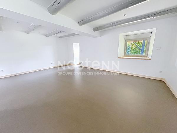 COUP DE COEUR GRAZAC ! Spacieux corps de ferme rénové d'environ 200 m2 et 1600 m2 de terrain