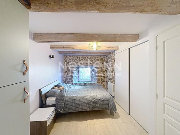 COUP DE COEUR GRAZAC ! Spacieux corps de ferme rénové d'environ 200 m2 et 1600 m2 de terrain
