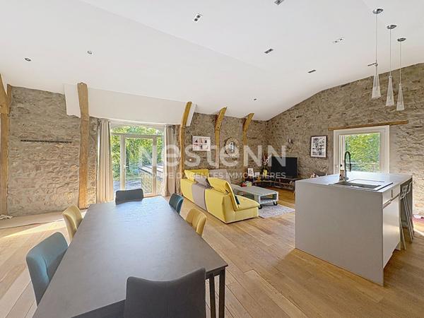 COUP DE COEUR GRAZAC ! Spacieux corps de ferme rénové d'environ 200 m2 et 1600 m2 de terrain