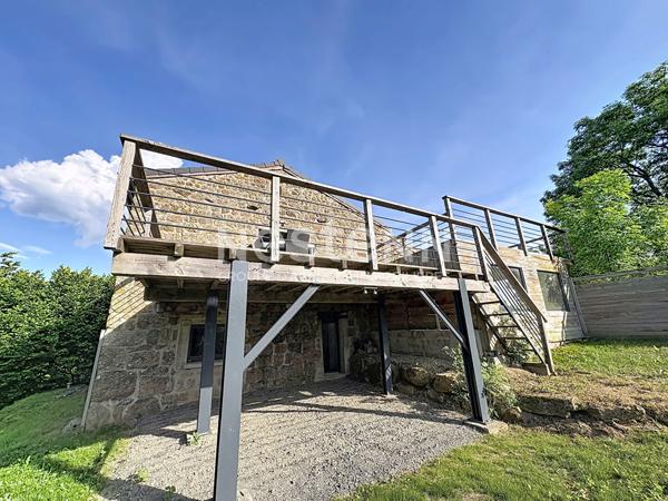 COUP DE COEUR GRAZAC ! Spacieux corps de ferme rénové d'environ 200 m2 et 1600 m2 de terrain