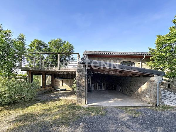 COUP DE COEUR GRAZAC ! Spacieux corps de ferme rénové d'environ 200 m2 et 1600 m2 de terrain