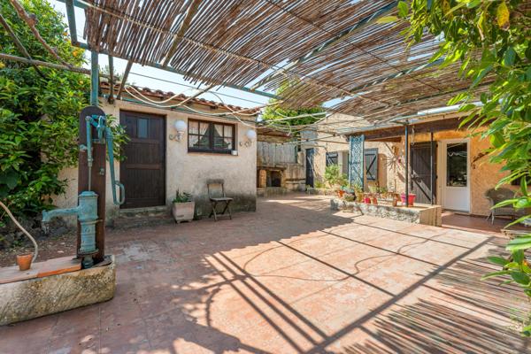 La Ciotat (13600) 2 MAISONS T3 - 152 M2 - TERRAIN 740m2 - CALME