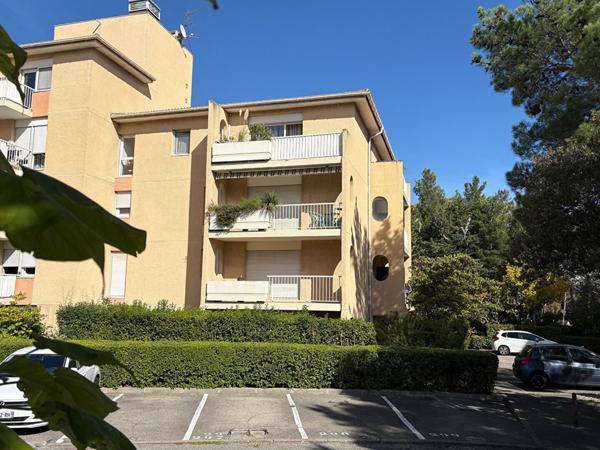 En dernier étage avec ascenseur très bel appartement T3 avec extérieurs