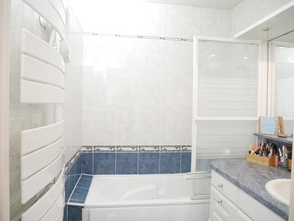 En dernier étage avec ascenseur très bel appartement T3 avec extérieurs