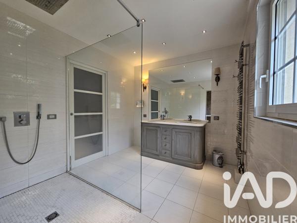 Maison à vendre 5 pièces 247 m² Le Mans